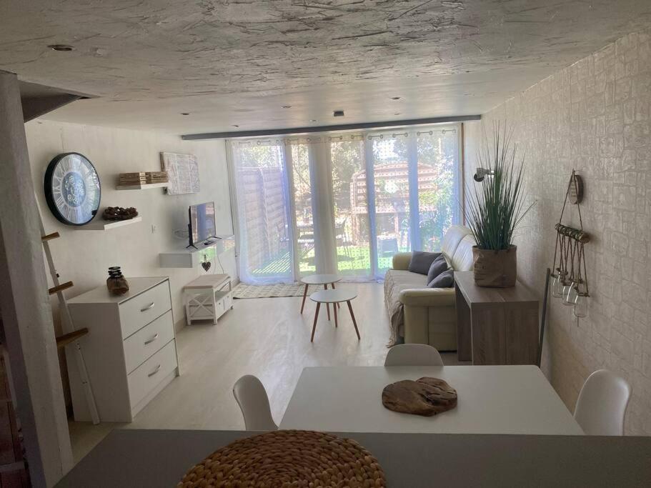 Un Duplex Pour 4 Personne Residence De Vacances 阿爾勒 外观 照片